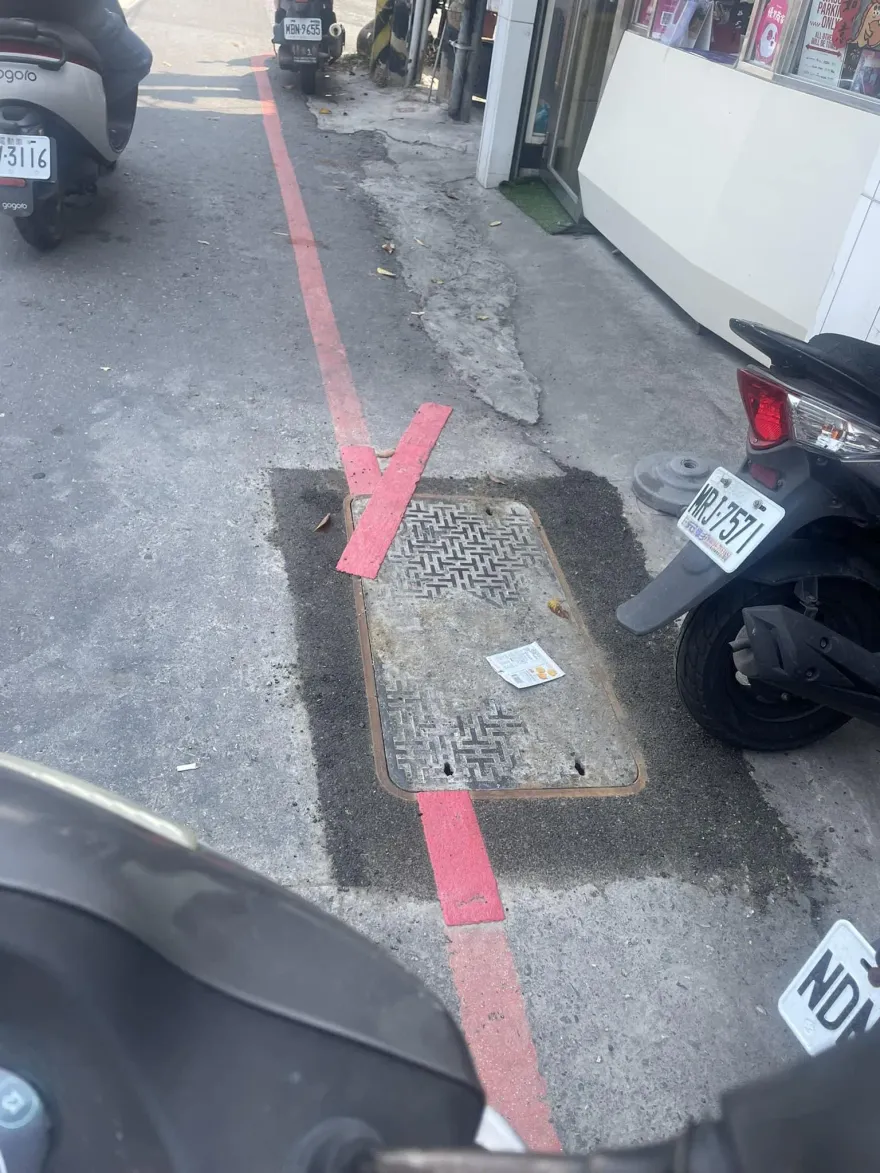 路邊一片古早味鱈魚片？他細看傻眼：是紅線　內行人曝光脫落原因
