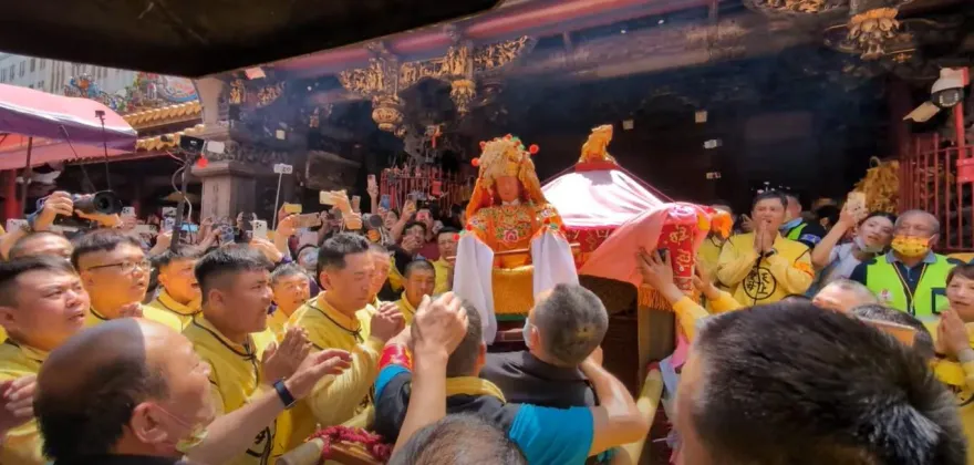 白沙屯媽祖/「白沙屯媽祖」出轎！入朝天宮正殿神龕安座　3/24凌晨進火儀式