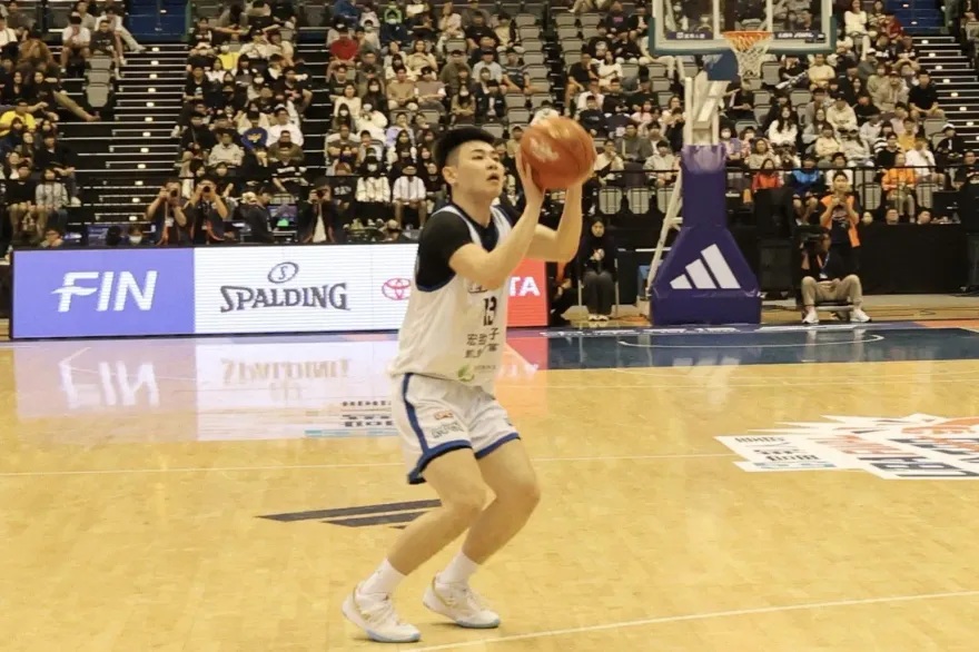 UBA/劉丞勳飆21分！健行末節一波流擊潰世新　連2年冠軍賽挑戰「宇宙政大」