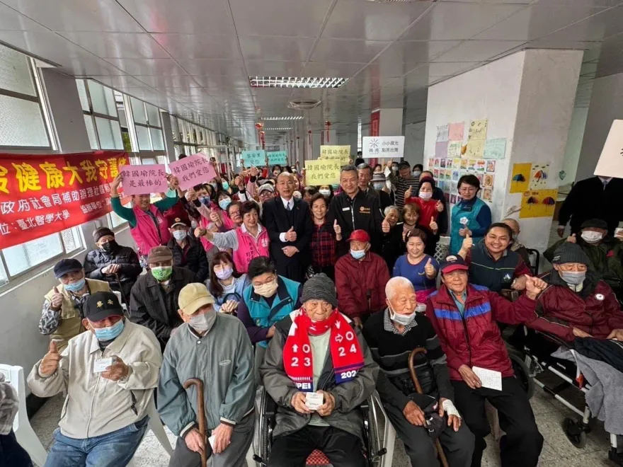 韓國瑜送暖探望老榮民　盼盡微小力量助他們安度晚年