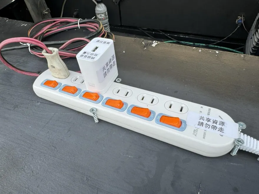 白沙屯媽祖/沒品香燈腳！他提供充電「豆腐頭剩1個」　網嘆：結緣豆腐