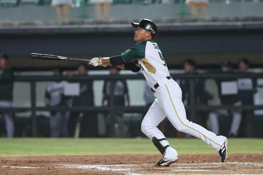 王柏融「不擊」鷹眼選到7保送　追平中職熱身賽紀錄