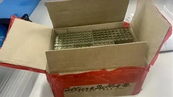 快訊/扯！警局門口Ubike上撿到一箱重物　打開驚見1200顆彈殼