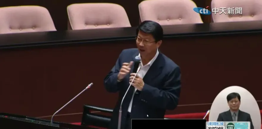 廖偉翔質詢健保制度被陳建仁酸「外行」　謝龍介反諷：官商勾結都內行的