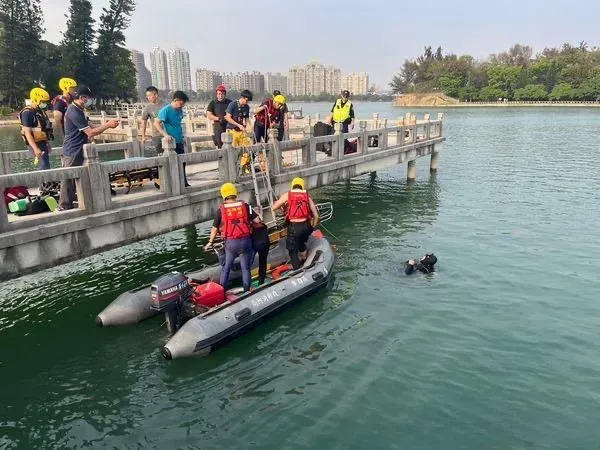 快訊/澄清湖九曲橋男自拍突落水！警消緊急搜尋　救起已無生命跡象