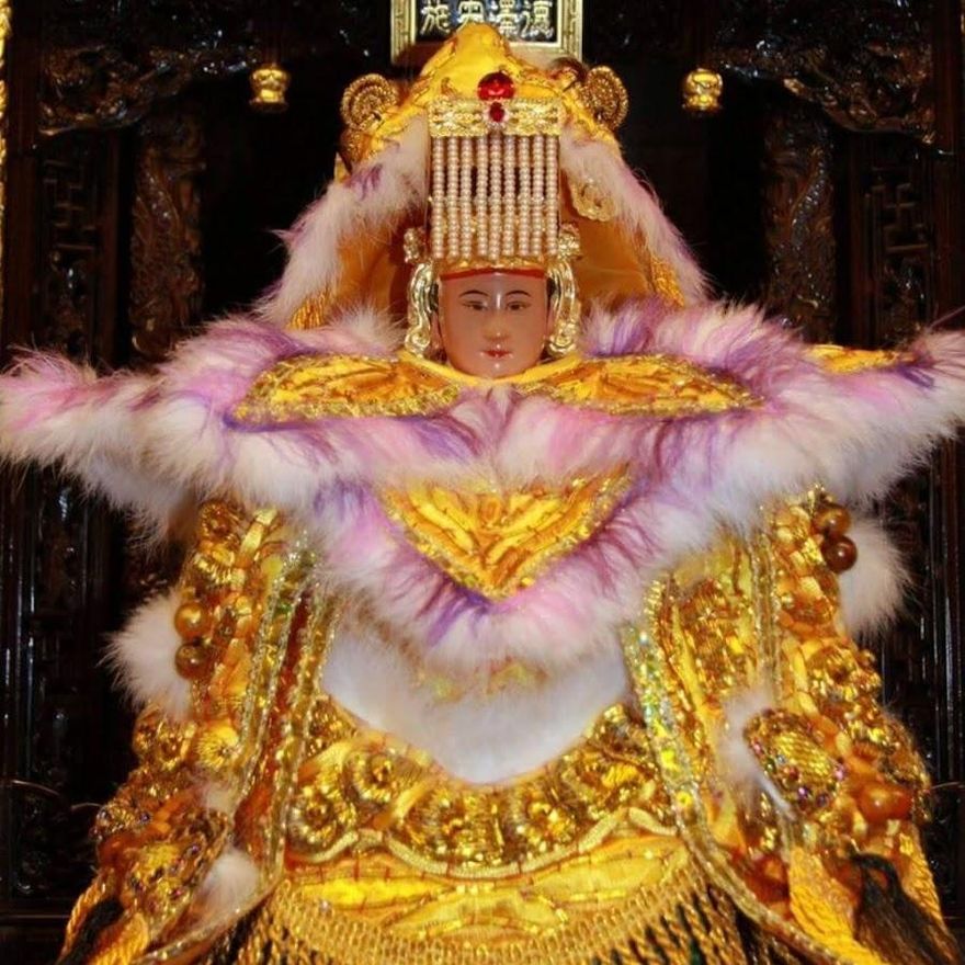 山邊媽祖超「蝦趴」！每年換新衣顏色極繽紛　網愛爆：比女團還潮