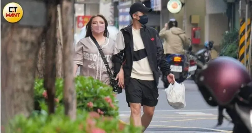 5個月戀情疑告吹！小甜甜遭爆認愛對象是「女密友」　再傳與愷樂姐妹情也決裂
