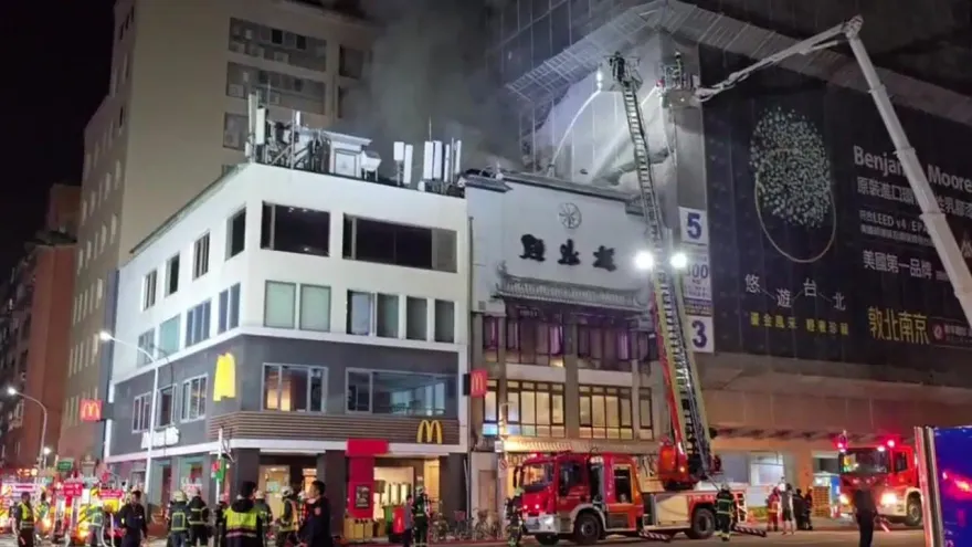 北市米其林名店「點水樓」凌晨大火　烈焰沖天傳「爆炸聲」