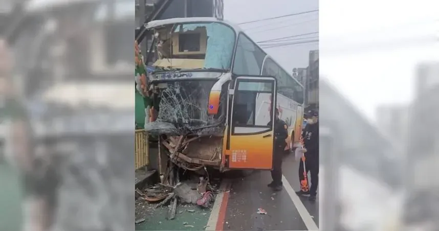 竹東高中校車撞護欄！　司機學生7傷送醫...初判原因曝