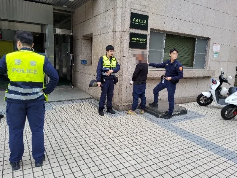 快訊/「數位發展部」遭歹徒開3槍！玻璃門碎裂　槍手落網偵訊中
