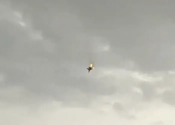 影/俄羅斯軍機克里米亞半島墜海　半空中起火畫面曝