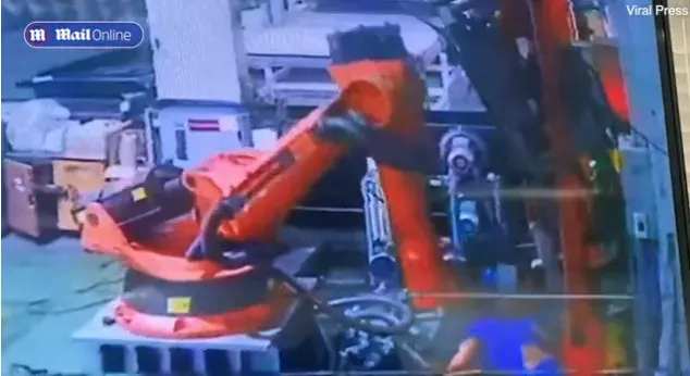 影/悚！工人遭機台活活壓死　廠方甩鍋「他自己操作失誤」