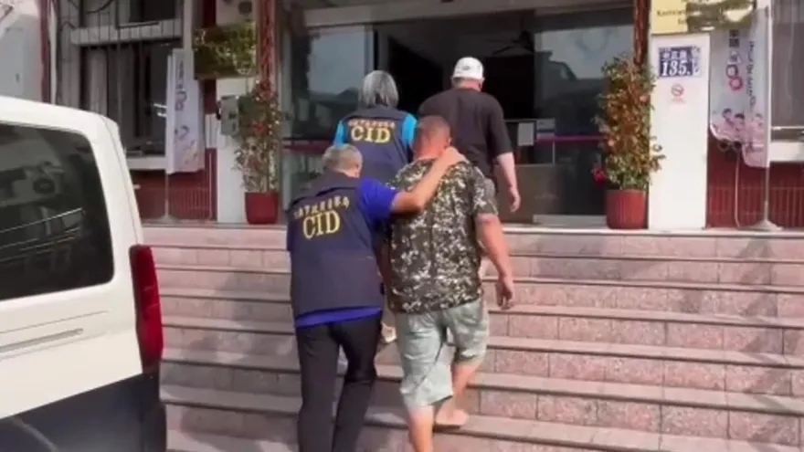 影/看不順眼！高雄女嘴秋嗆鄰桌　刺青男操酒瓶狂砸4人濺血送醫
