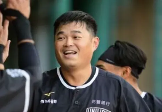 統一獅40歲老將胡金龍喜當爸！迎龍寶：謝謝你來到我們生命裡