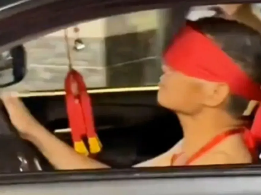 影/彰化乩童「蒙眼開車」稱被附身！網怒：肇事了要推給神明嗎？