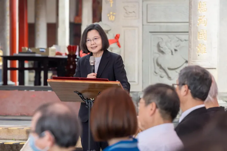 綠營大老當面嗆蔡英文「北台灣選戰全軍覆沒」！　破千網友暴動喊：罵得好