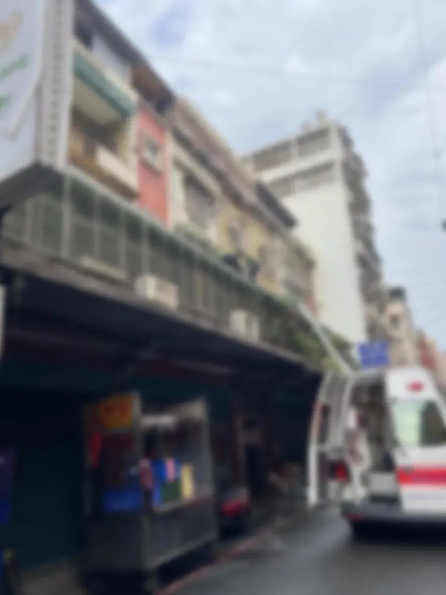 快訊/永和30歲女5樓墜落　「卡2樓遮雨棚全身血」命危搶救中