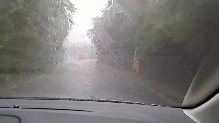 快訊/北台灣午後狂風驟雨「挾雷電」　貓纜15:54起停駛