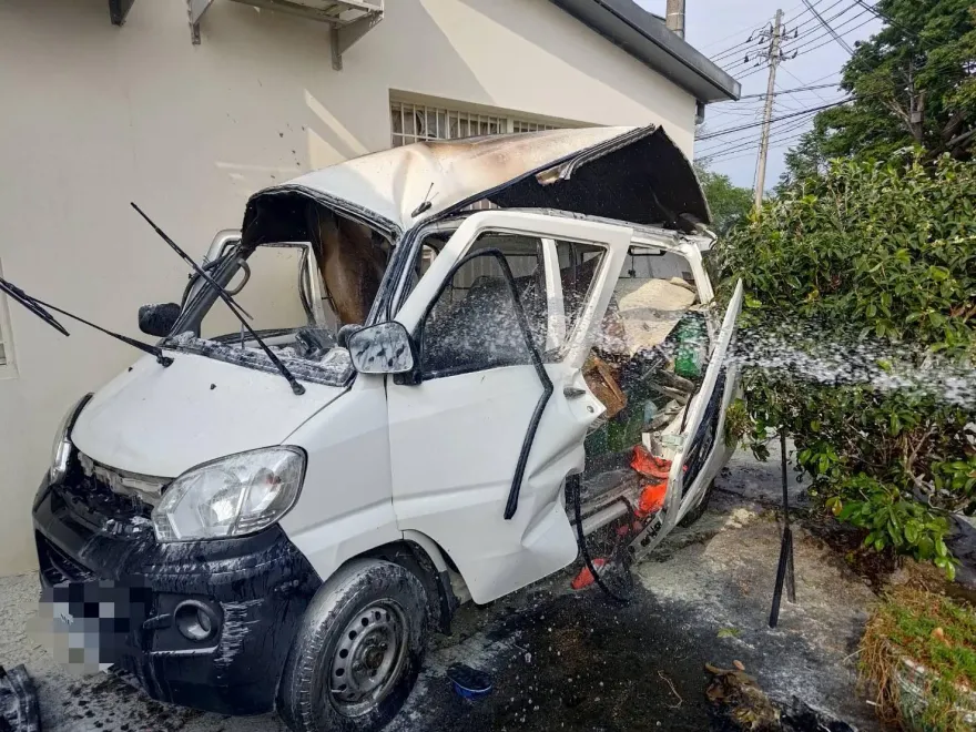 轟！車上瓦斯桶漏氣不知道　新竹小貨車駕駛點菸氣爆「50%燒燙傷」