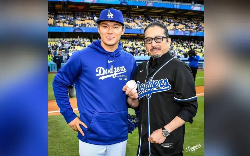 影/真田廣之道奇開球！山本由伸接捕　網：將軍60歲一尾活龍