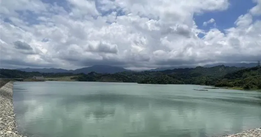 冬季縮水、夏季變長！台灣百年升溫1.5度　氣象署示警：颱風強度降雨會增強