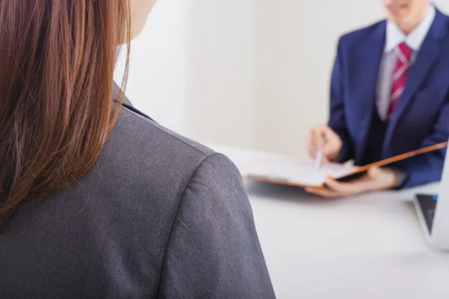 待業女每天出門「假裝上班」…心酸原因曝光　網嘆：失業不可恥