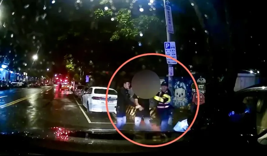 影/北市女與男友吵架撂人揍男友　開車逃逸自撞路樹被警搜出毒品