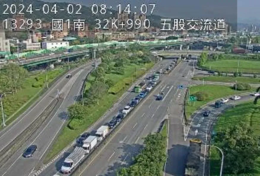 上班通勤注意！　國1北上五股交流道「3車連環撞」回堵超長