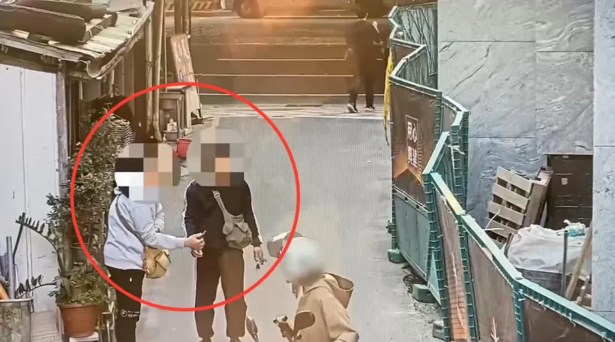 影/2毒蟲組碰瓷黨北市街頭隨機下手　故意碰撞機車掉手機敲詐