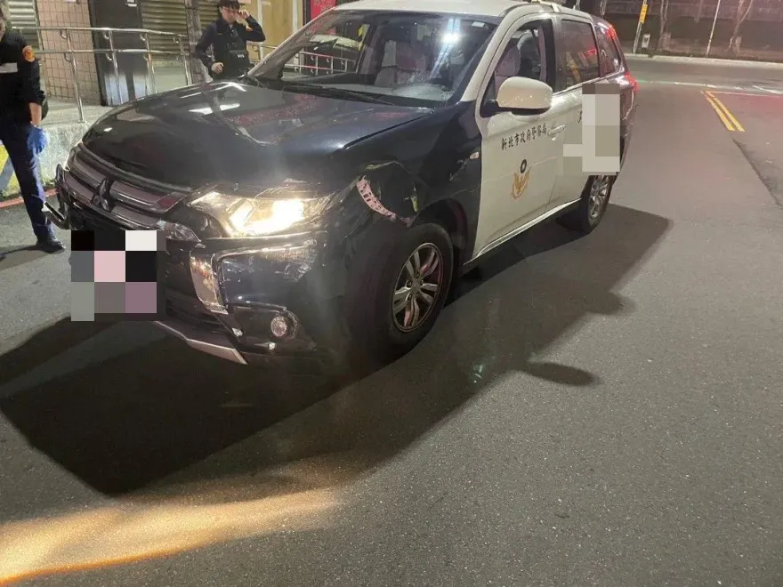 快訊/汐止毒蟲衝撞警車！警員連開11槍反擊　2嫌逃逸積極追緝中
