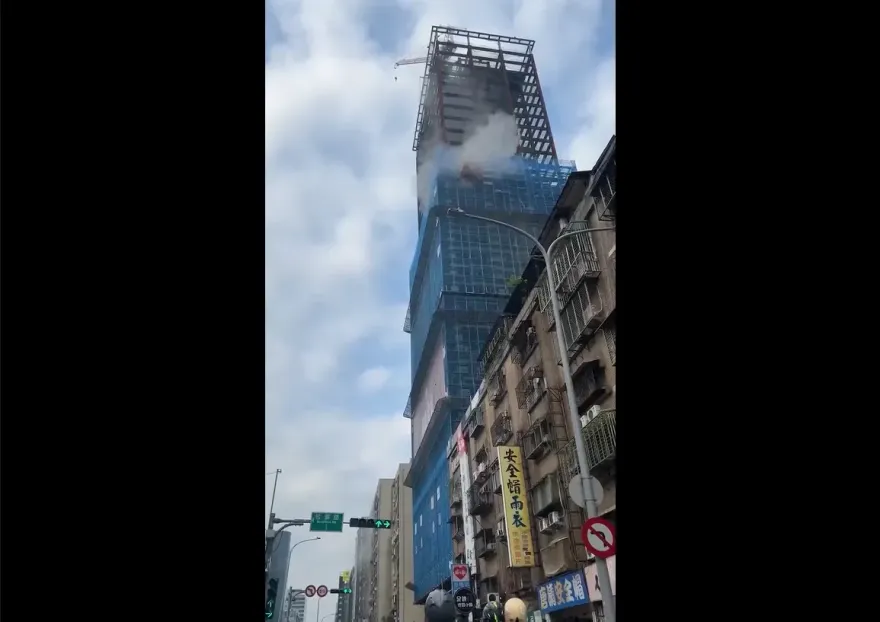 7.2強震撼全台/驚悚影片！北市信義區高樓建案鋼筋掉落砸民宅　建商昇陽回應了