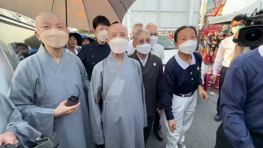 7.2強震撼全台/不捨災民受苦！證嚴法師抵天王星大樓勘災　率志工獻上關懷