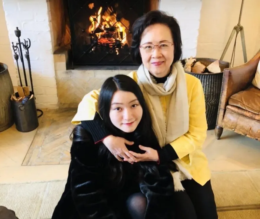 瓊瑤孫女陳可嘉愛毛孩　用畫作替流浪動物找一個家
