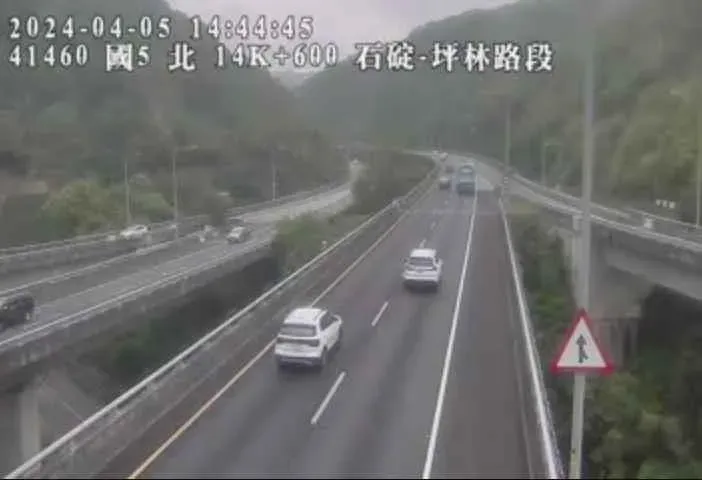 強震打亂出遊計畫！國5車流銳減「取消高乘載管制」　下午2路段易壅塞