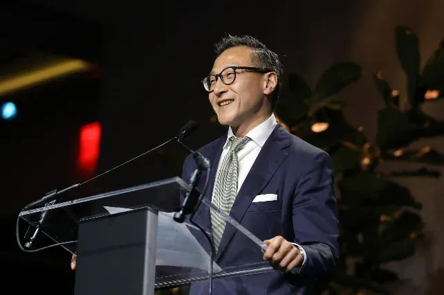 「阿里巴巴落後了」！蔡崇信坦承：疫情、監管打擊士氣　指陸消費信心不足
