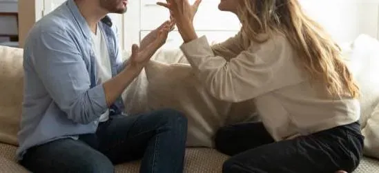 欠前女友3萬不還...委屈訴苦「劈腿就該被罰」　網怒轟：欠錢合理化？