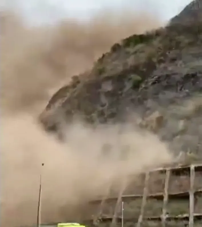 影/地牛頻翻身！雲南昭通規模4.9地震　山崩塵土飛揚「暫無人傷亡」