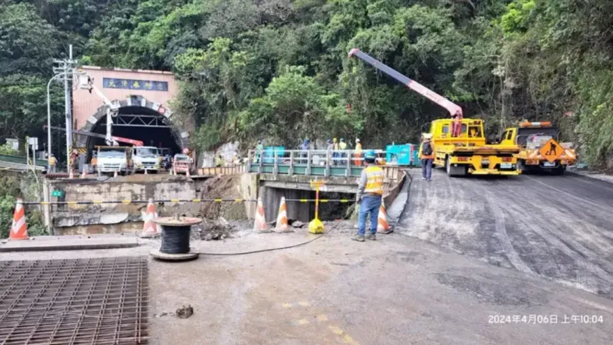 7.2強震撼全台/台9線下清水橋搶修完成！「鋼便橋」今18時開放小客車通行　每天放行3時段曝
