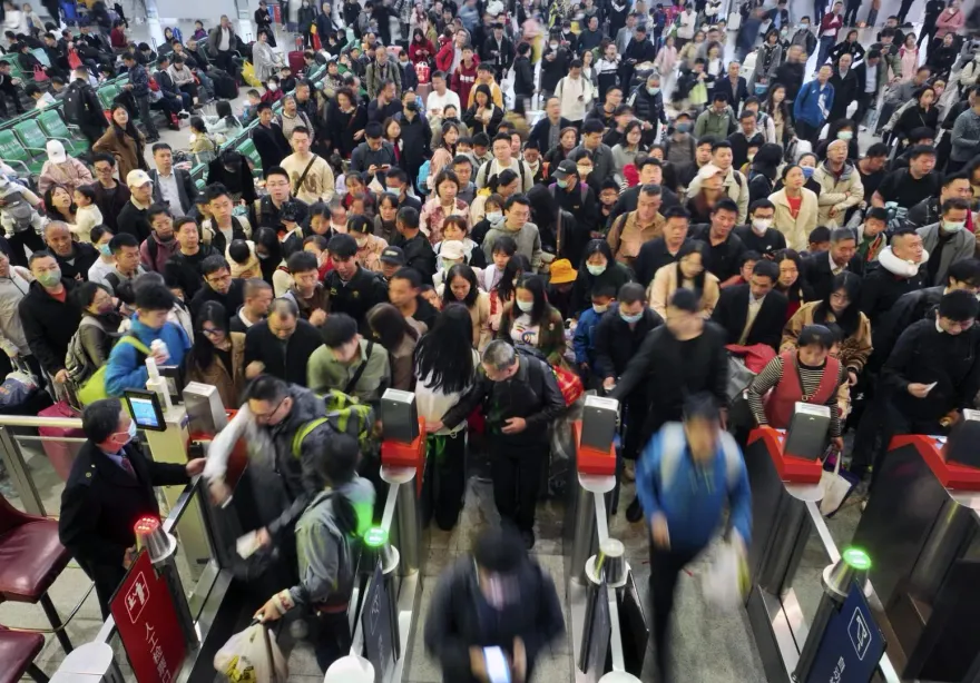 陸清明連假旅遊回暖！跨區流動7.5億人次　出入境旅客數趨近疫前水準