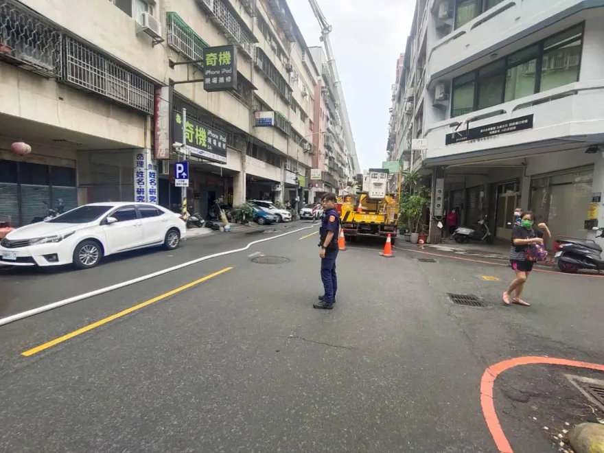 台中公寓祝融3、4樓狂竄火舌　住戶逃頂樓避難