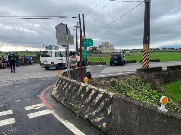 快訊/宜蘭壯圍7高職生搭廂型車趕上課　路口慘跟休旅車碰撞通通送醫