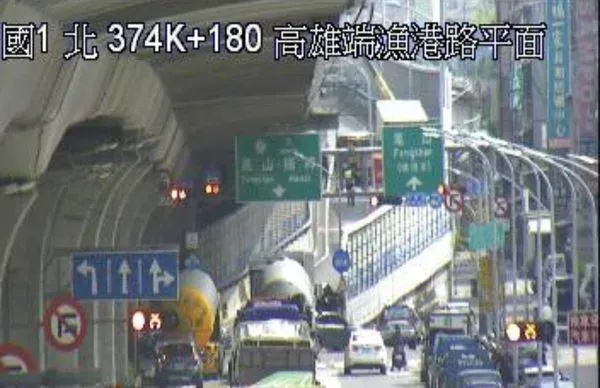 快訊/高雄國1漁港路北向入口匝道「2車追撞」！ 　管制封閉中