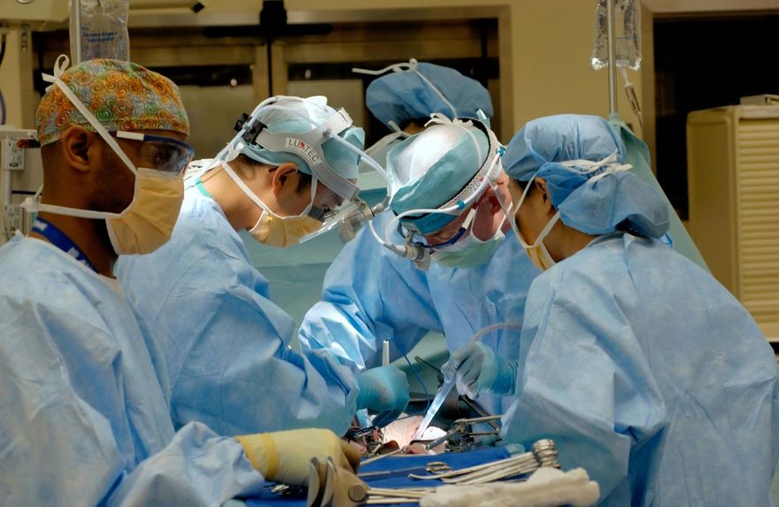 影/中年女患怪病「全身長滿數千個腫瘤」　撐過60小時手術重獲新生