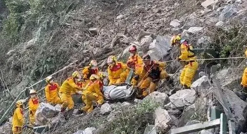 7.2強震撼全台/斷肢找到了！家屬淚求全屍　搜救隊順利完成任務