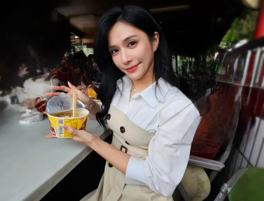 夜市老闆擺攤邊追八點檔！　女星直擊甜喊：我就在你身後