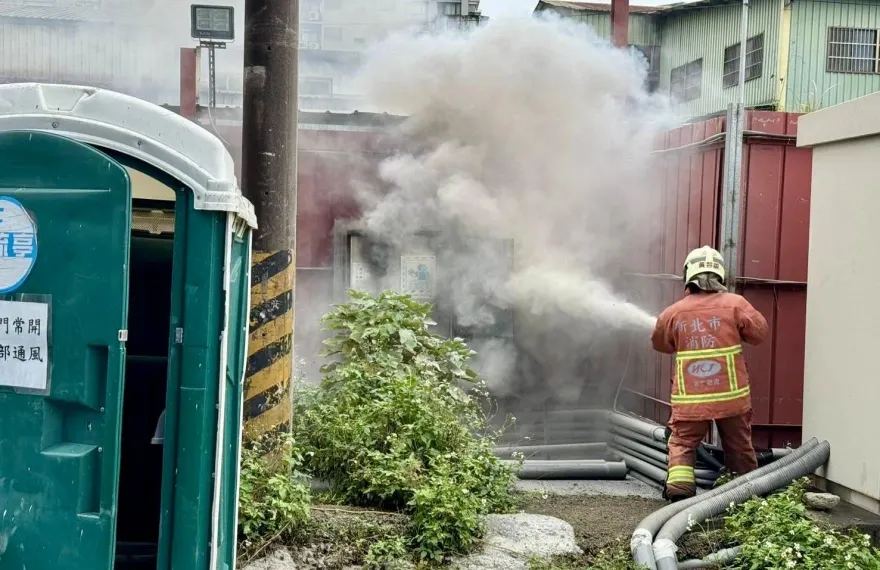 新北土城產業園區變電箱起火　爆炸聲不斷濃煙狂竄幸無人傷