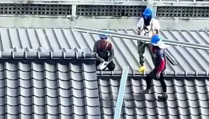 影/太危險！高雄工人「0防護措施」進行高空作業　附近住戶全看傻