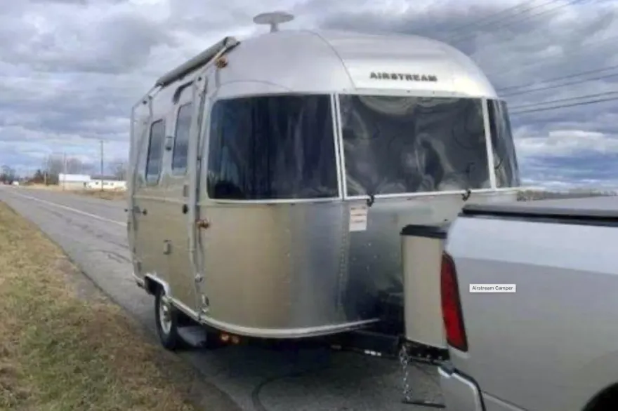 看日全食釀悲劇！紐約醫生摔出露營拖車　頭部重擊路肩身亡