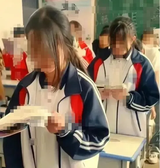陸國中女生流行「鯰魚鬚」髮型　老師家長直呼受不了