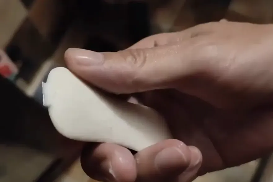 洗個澡差點沒命！陸男沐浴時肌膚刺痛　一看竟是香皂「暗藏刀片」
